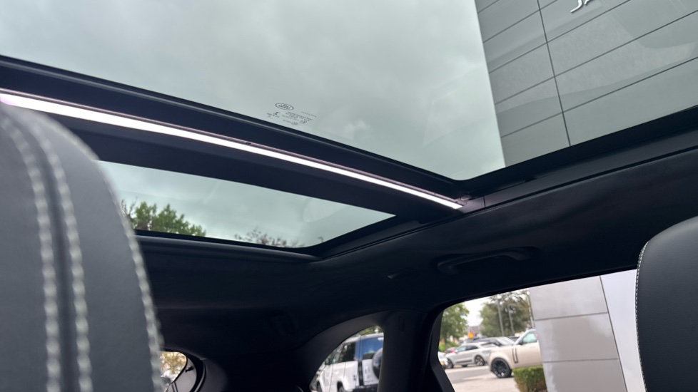 Jaguar F-Pace 2.0 D200 R-Dynamic SE 5dr Auto AWD Diesel Estate - Image 25