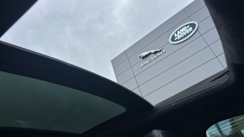 Jaguar F-Pace 2.0 D200 R-Dynamic SE 5dr Auto AWD Diesel Estate - Image 26