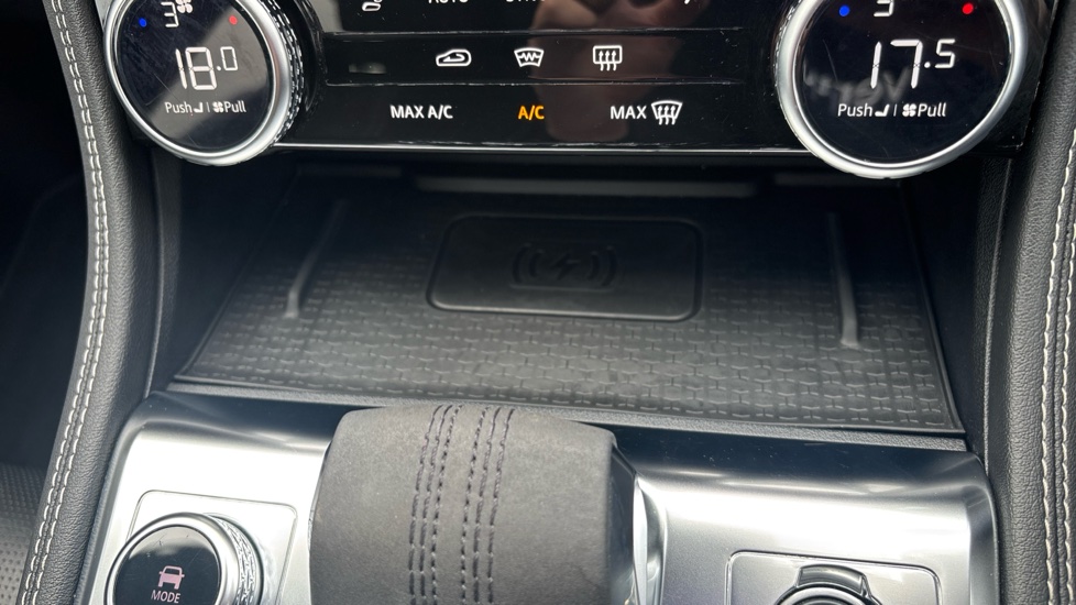 Jaguar F-Pace 2.0 D200 R-Dynamic SE 5dr Auto AWD Diesel Estate - Image 28