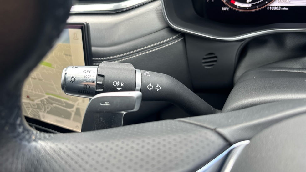 Jaguar F-Pace 2.0 D200 R-Dynamic SE 5dr Auto AWD Diesel Estate - Image 35