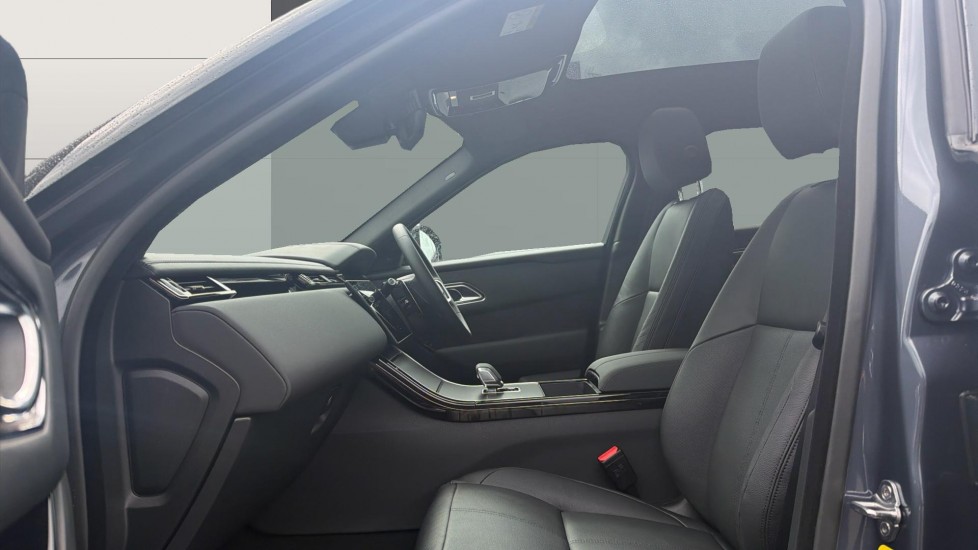 Land Rover Range Rover Velar 2.0 D200 MHEV Dynamic SE 5dr Auto Diesel Estate - Image 3