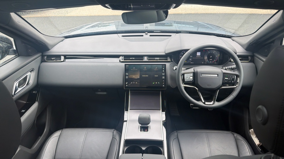Land Rover Range Rover Velar 2.0 D200 MHEV Dynamic SE 5dr Auto Diesel Estate - Image 9
