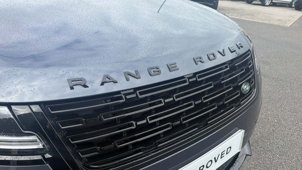 Land Rover Range Rover Velar 2.0 D200 MHEV Dynamic SE 5dr Auto Diesel Estate - Image 25