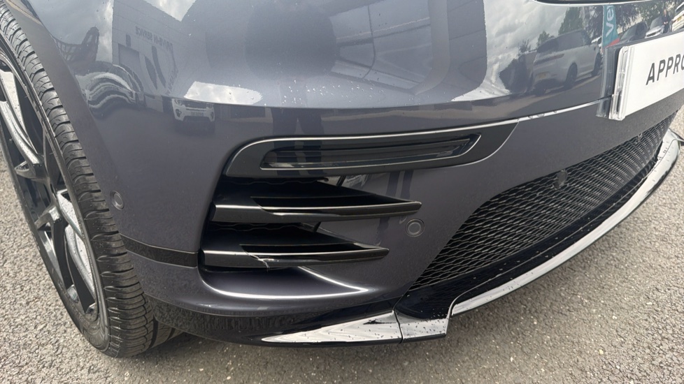 Land Rover Range Rover Velar 2.0 D200 MHEV Dynamic SE 5dr Auto Diesel Estate - Image 32
