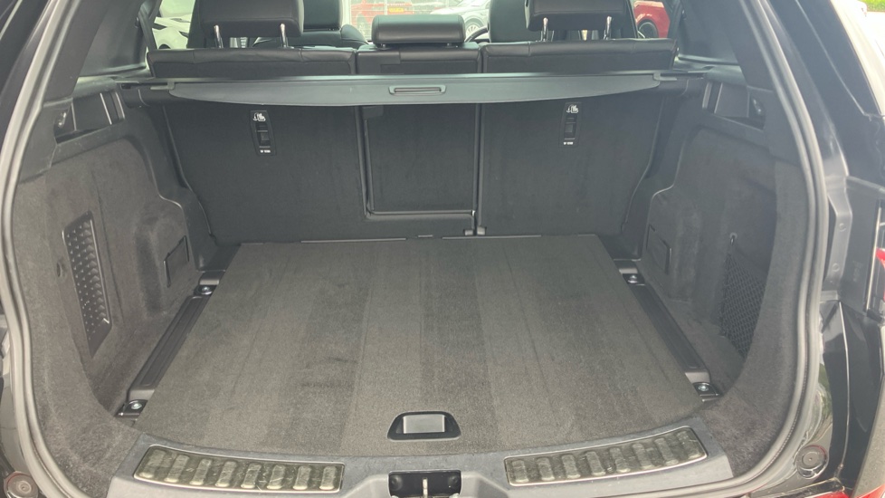 Land Rover Discovery Sport 1.5 P300e R-Dynamic HSE 5dr Auto [5 Seat] Station Wagon - Image 10
