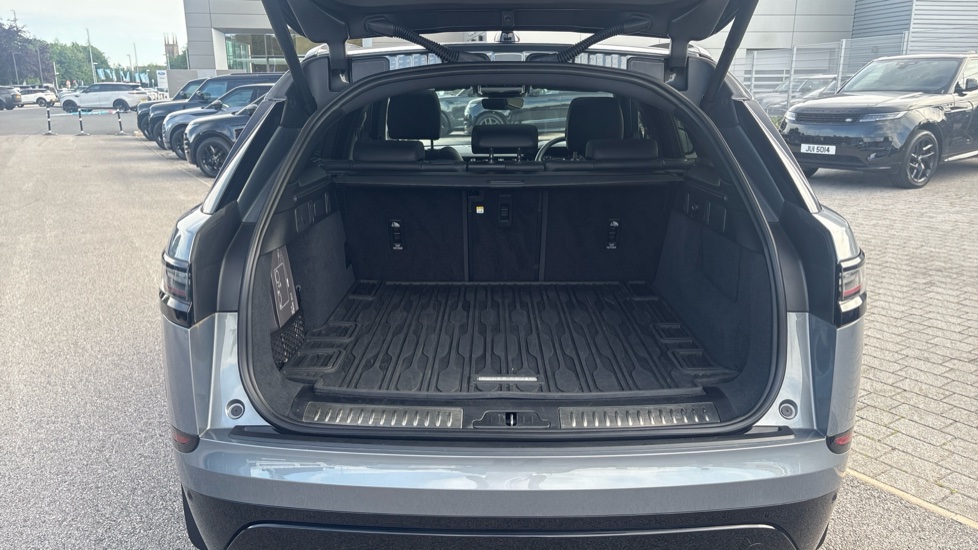 Land Rover Range Rover Velar 2.0 D200 MHEV Dynamic SE 5dr Auto Diesel Estate - Image 10