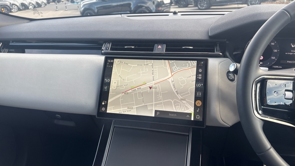Land Rover Range Rover Velar 2.0 D200 MHEV Dynamic SE 5dr Auto Diesel Estate - Image 11