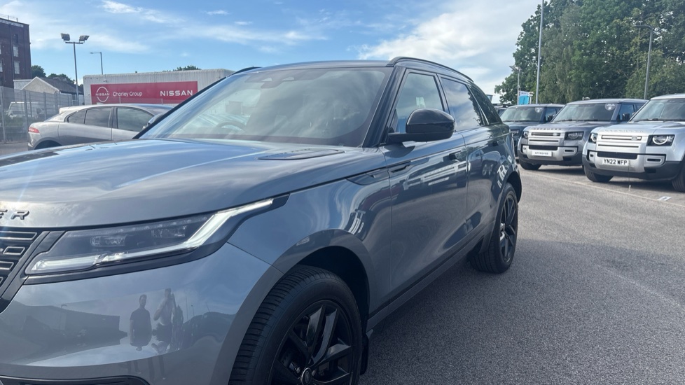 Land Rover Range Rover Velar 2.0 D200 MHEV Dynamic SE 5dr Auto Diesel Estate - Image 24