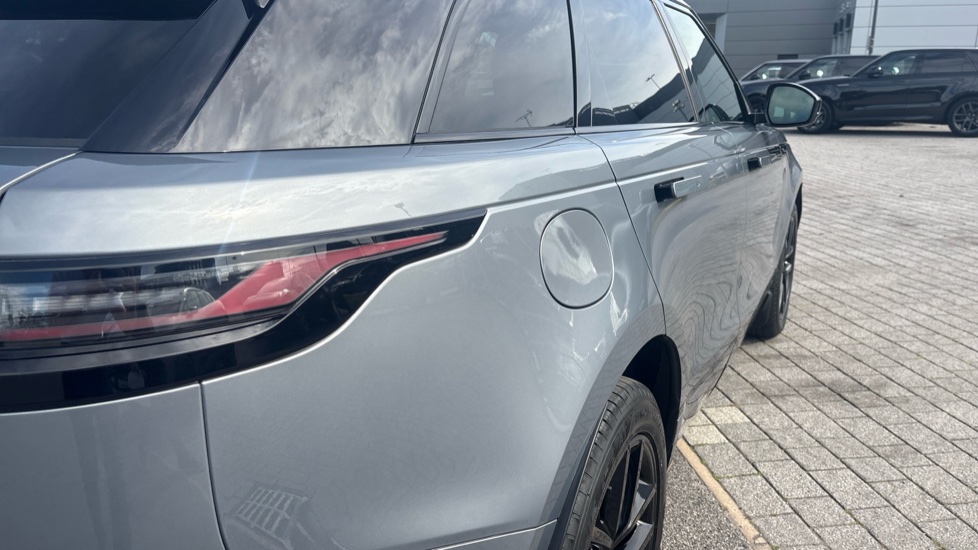 Land Rover Range Rover Velar 2.0 D200 MHEV Dynamic SE 5dr Auto Diesel Estate - Image 38