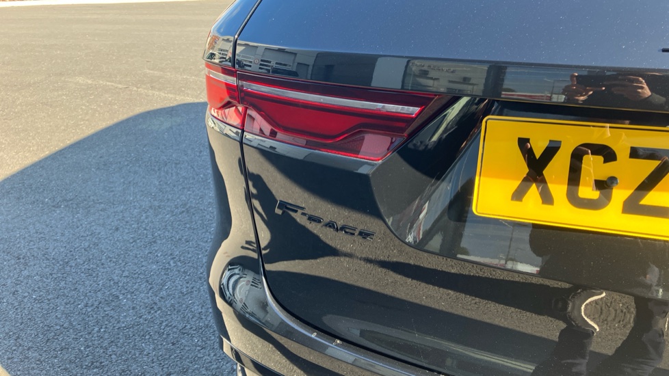 Jaguar F-Pace 2.0 P250 R-Dynamic Black 5dr Auto AWD Petrol Estate - Image 19