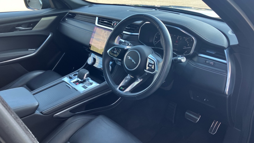 Jaguar F-Pace 2.0 P250 R-Dynamic Black 5dr Auto AWD Petrol Estate - Image 22