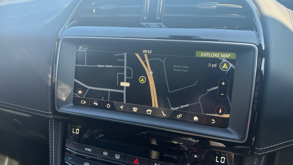 Jaguar F-Pace 2.0d [180] Chequered Flag 5dr Auto AWD Diesel Estate - Image 11