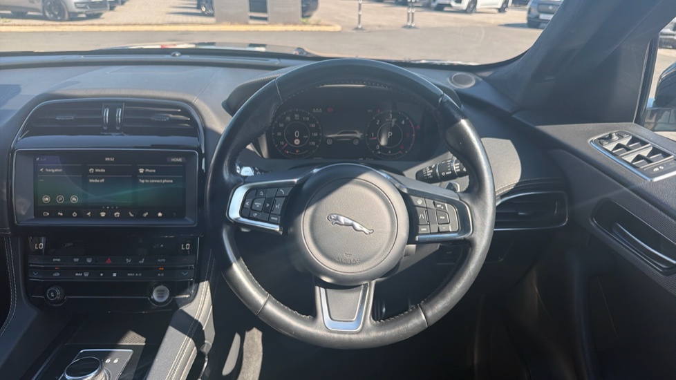 Jaguar F-Pace 2.0d [180] Chequered Flag 5dr Auto AWD Diesel Estate - Image 15