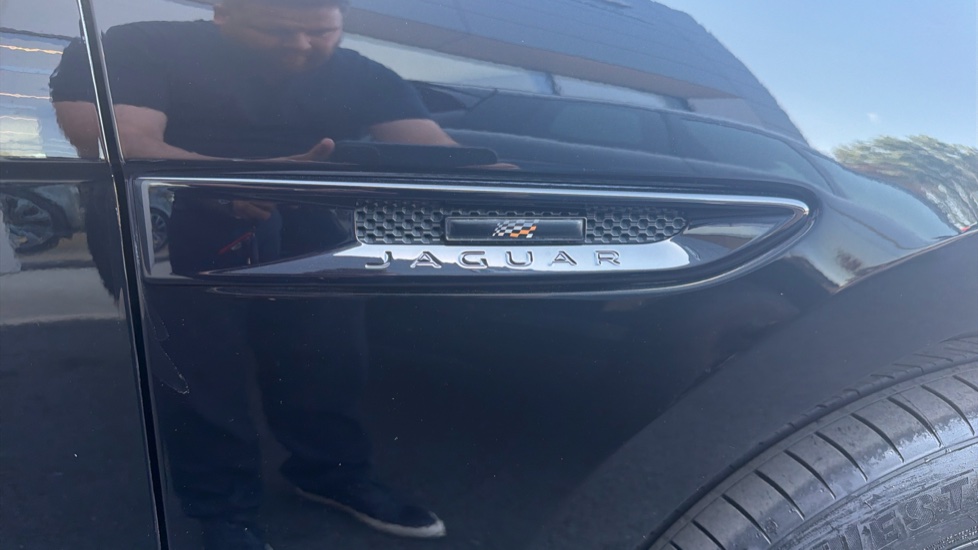 Jaguar F-Pace 2.0d [180] Chequered Flag 5dr Auto AWD Diesel Estate - Image 22