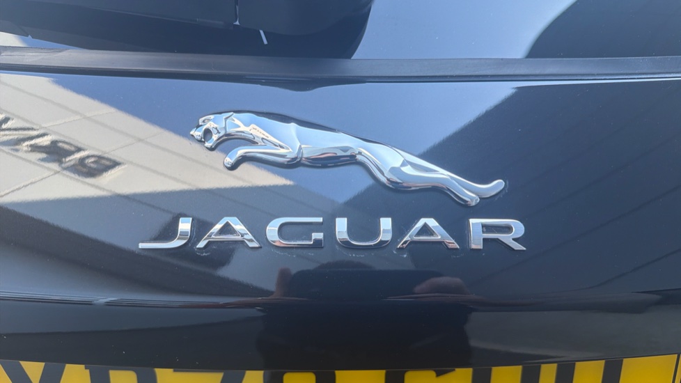 Jaguar F-Pace 2.0d [180] Chequered Flag 5dr Auto AWD Diesel Estate - Image 27