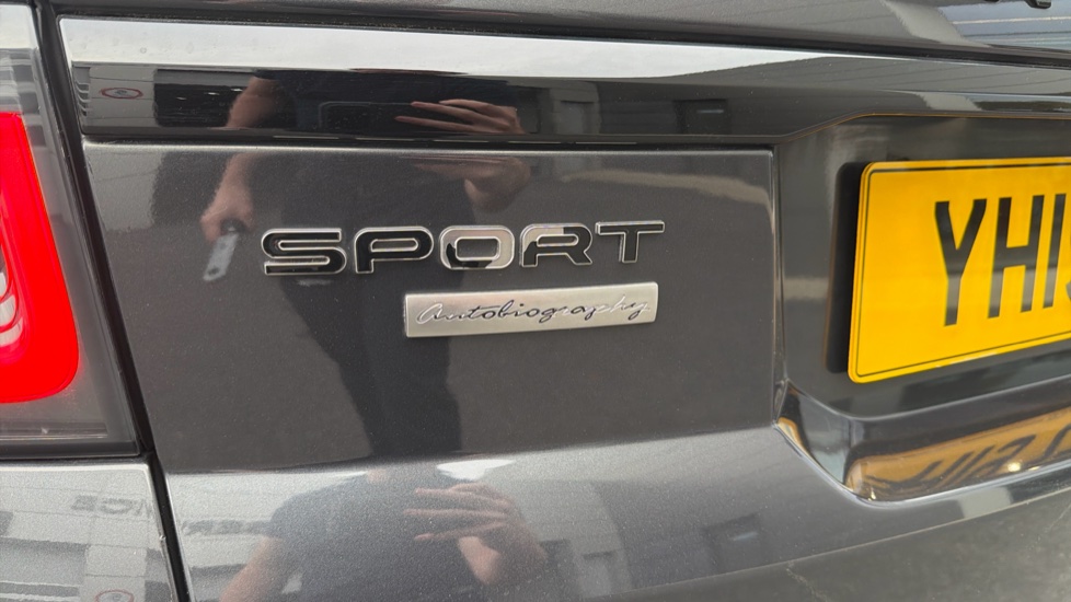 Land Rover Range Rover Sport 5.0 V8 S/C Autobiography Dynamic 5dr Auto Petrol Estate - Image 22