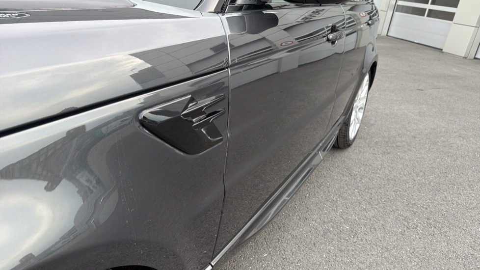 Land Rover Range Rover Sport 5.0 V8 S/C Autobiography Dynamic 5dr Auto Petrol Estate - Image 32
