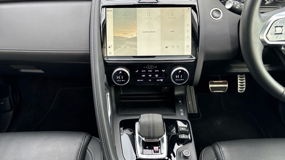 Jaguar E-Pace 2.0 D200 R-Dynamic SE Black 5dr Auto Diesel Estate - Image 14