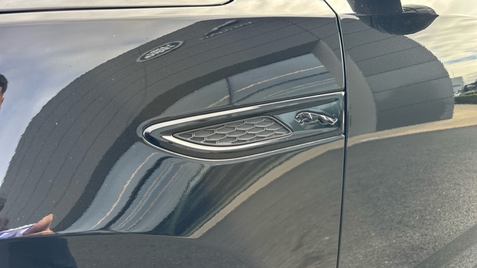 Jaguar E-Pace 2.0 D200 R-Dynamic SE Black 5dr Auto Diesel Estate - Image 20
