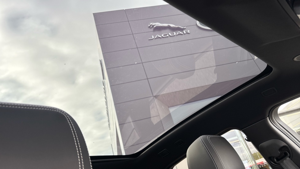 Jaguar E-Pace 2.0 D200 R-Dynamic SE Black 5dr Auto Diesel Estate - Image 21