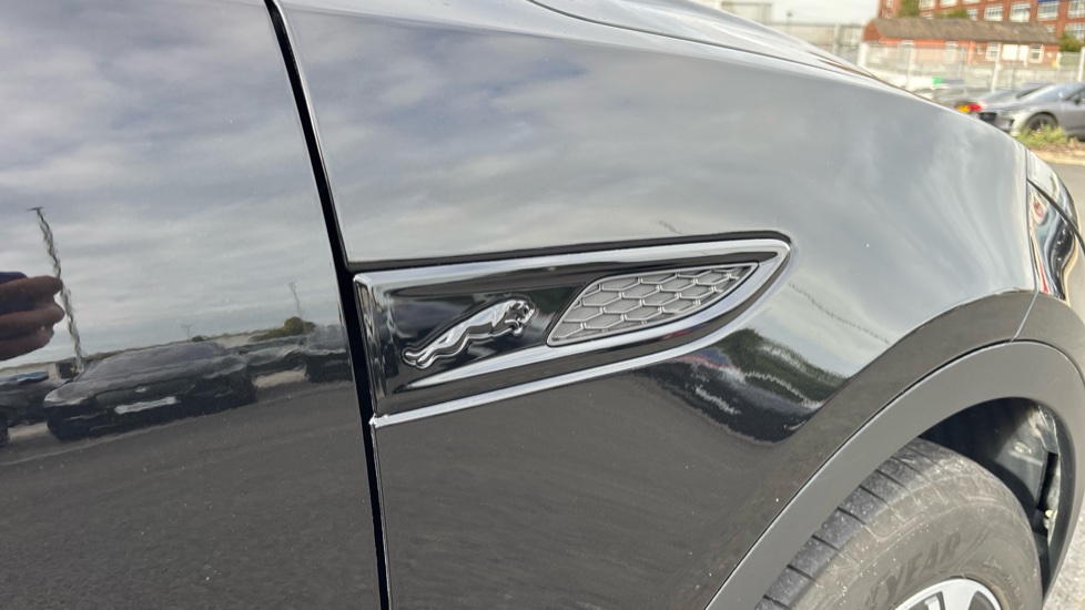 Jaguar E-Pace 2.0 D200 R-Dynamic SE Black 5dr Auto Diesel Estate - Image 22