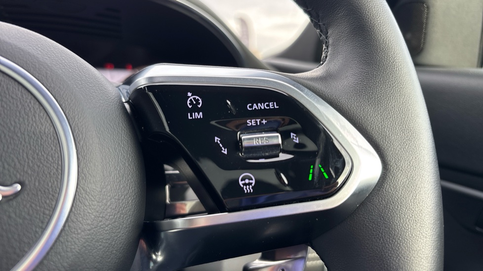 Jaguar E-Pace 2.0 D200 R-Dynamic SE Black 5dr Auto Diesel Estate - Image 29