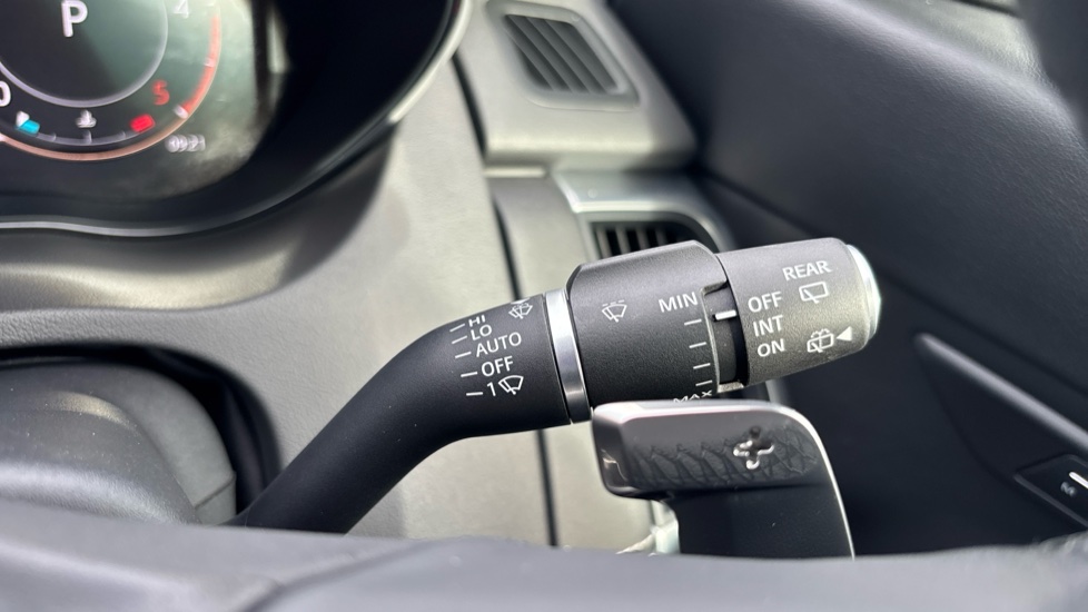 Jaguar E-Pace 2.0 D200 R-Dynamic SE Black 5dr Auto Diesel Estate - Image 30