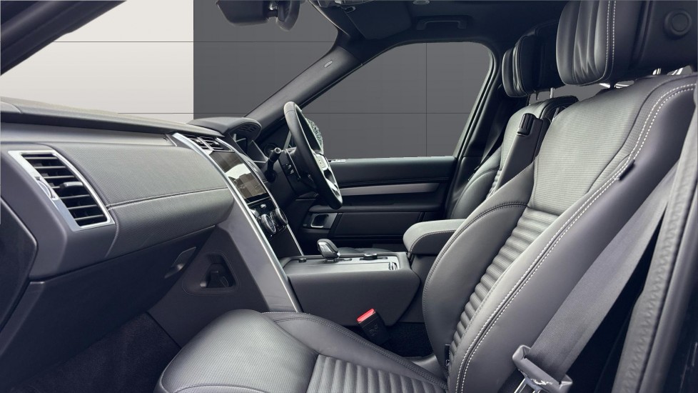 Land Rover Discovery 3.0 D350 Dynamic HSE 5dr Auto Diesel Station Wagon - Image 3
