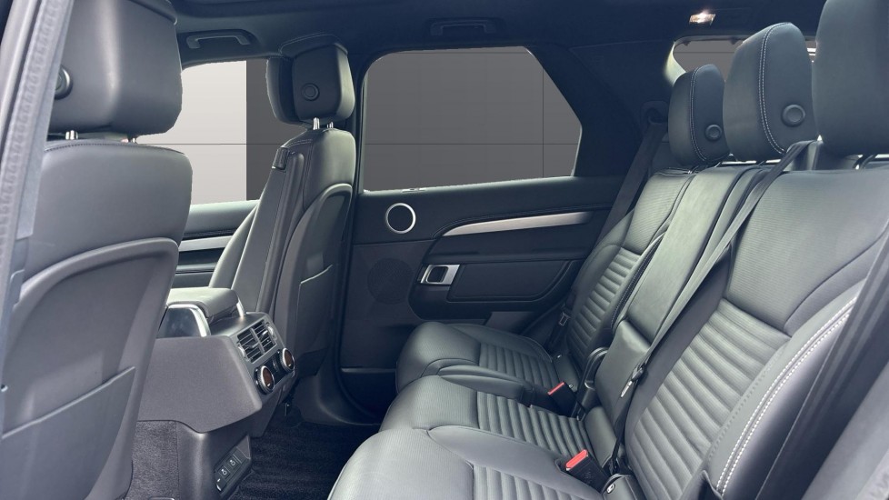 Land Rover Discovery 3.0 D350 Dynamic HSE 5dr Auto Diesel Station Wagon - Image 4