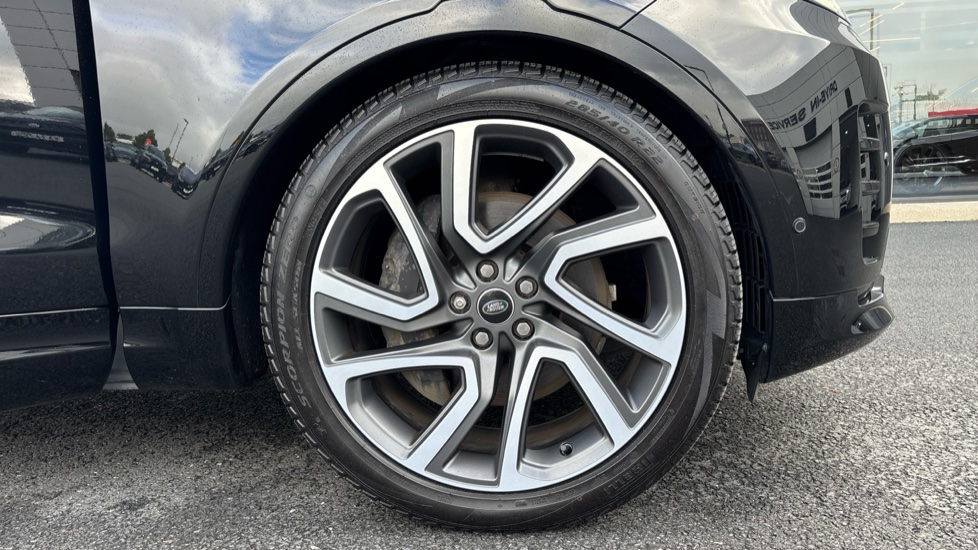Land Rover Discovery 3.0 D350 Dynamic HSE 5dr Auto Diesel Station Wagon - Image 8