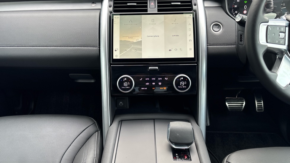 Land Rover Discovery 3.0 D350 Dynamic HSE 5dr Auto Diesel Station Wagon - Image 14