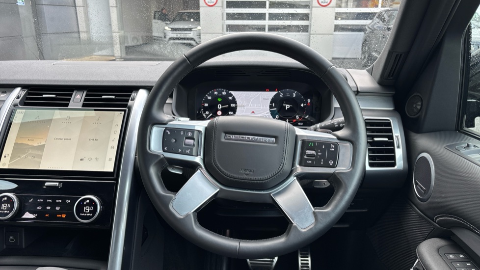 Land Rover Discovery 3.0 D350 Dynamic HSE 5dr Auto Diesel Station Wagon - Image 15