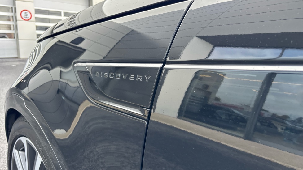 Land Rover Discovery 3.0 D350 Dynamic HSE 5dr Auto Diesel Station Wagon - Image 20