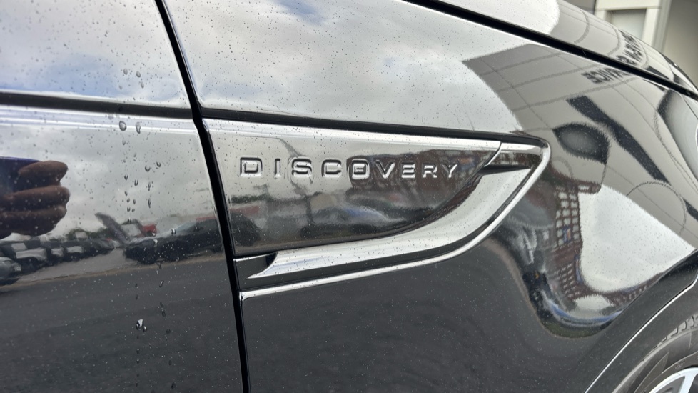 Land Rover Discovery 3.0 D350 Dynamic HSE 5dr Auto Diesel Station Wagon - Image 22