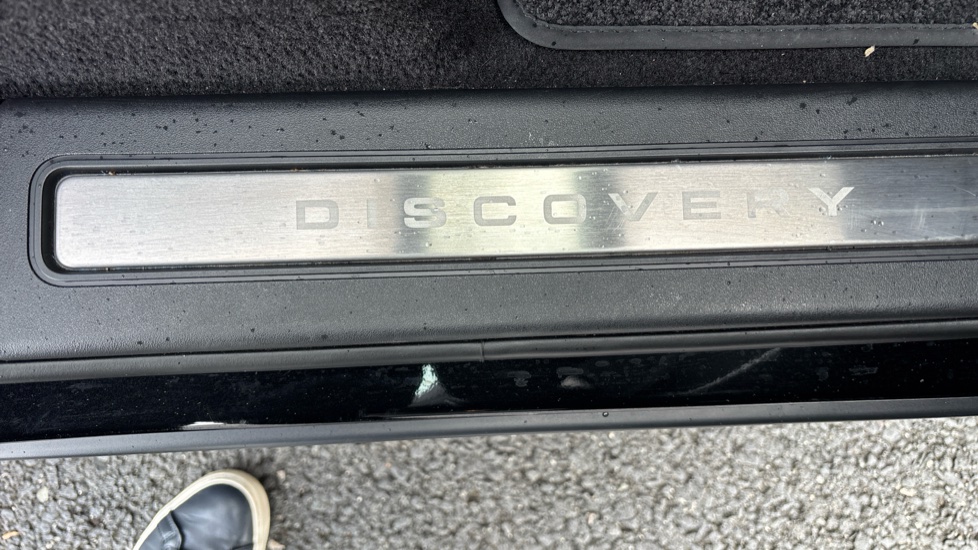 Land Rover Discovery 3.0 D350 Dynamic HSE 5dr Auto Diesel Station Wagon - Image 29