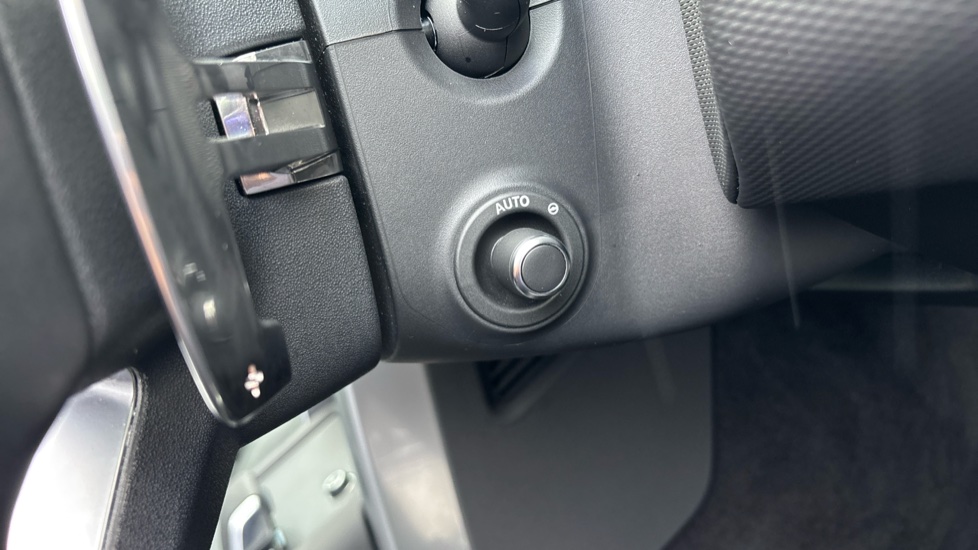 Land Rover Discovery 3.0 D350 Dynamic HSE 5dr Auto Diesel Station Wagon - Image 33
