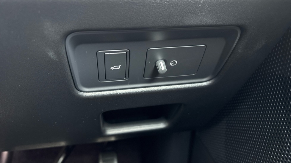 Land Rover Discovery 3.0 D350 Dynamic HSE 5dr Auto Diesel Station Wagon - Image 34