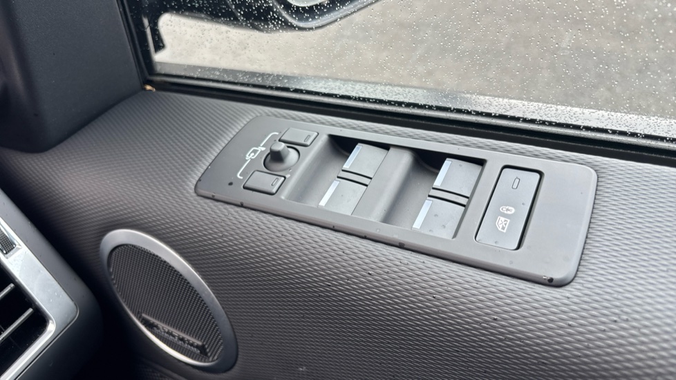 Land Rover Discovery 3.0 D350 Dynamic HSE 5dr Auto Diesel Station Wagon - Image 36
