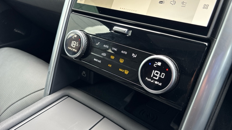 Land Rover Discovery 3.0 D350 Dynamic HSE 5dr Auto Diesel Station Wagon - Image 39