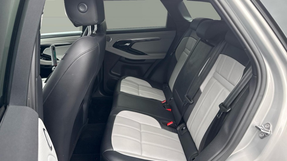 Land Rover Range Rover Evoque 1.5 P300e Evoque Edition 5dr Auto Hatchback - Image 4
