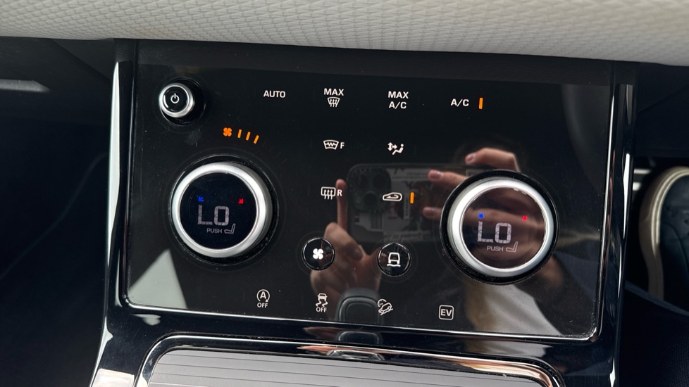 Land Rover Range Rover Evoque 1.5 P300e Evoque Edition 5dr Auto Hatchback - Image 25