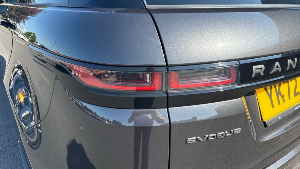 Land Rover Range Rover Evoque 2.0 D200 R-Dynamic SE 5dr Auto Diesel Hatchback - Image 19