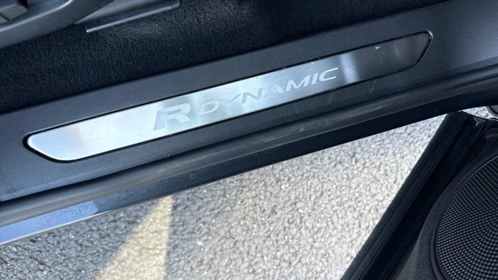 Land Rover Range Rover Evoque 2.0 D200 R-Dynamic SE 5dr Auto Diesel Hatchback - Image 25