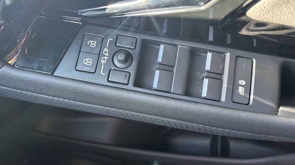 Land Rover Range Rover Evoque 2.0 D200 R-Dynamic S 5dr Auto Diesel Hatchback - Image 31