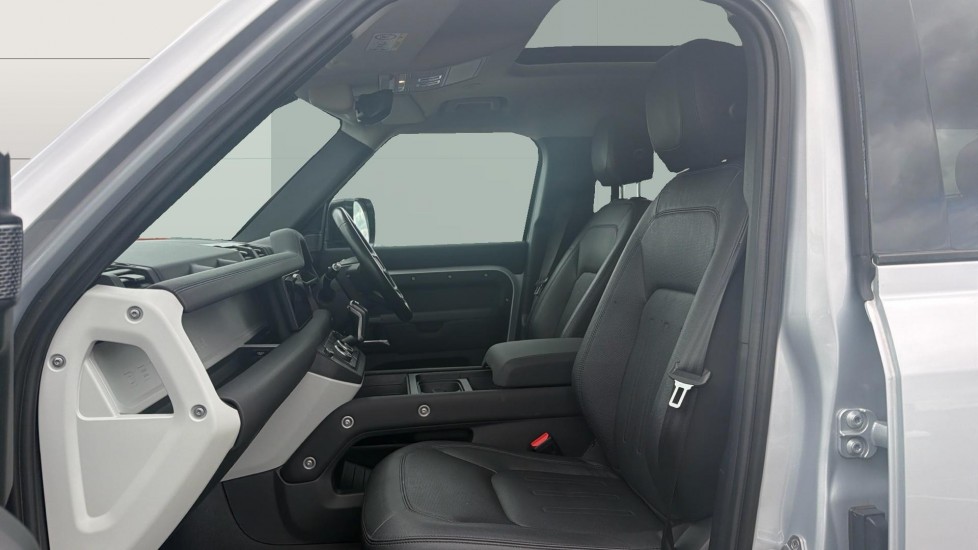 Land Rover Defender 3.0 D250 S 110 5dr Auto Diesel Estate - Image 3