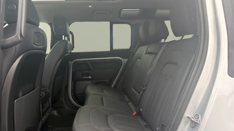 Land Rover Defender 3.0 D250 S 110 5dr Auto Diesel Estate - Image 4