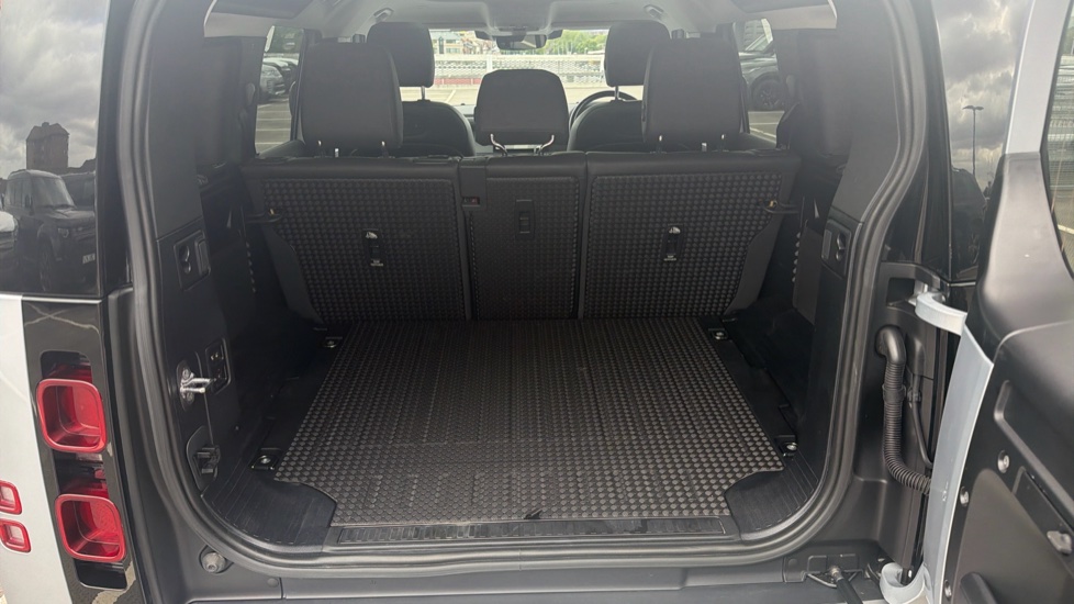 Land Rover Defender 3.0 D250 S 110 5dr Auto Diesel Estate - Image 10