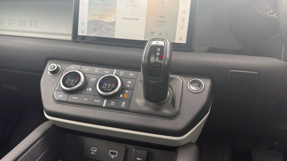 Land Rover Defender 3.0 D250 S 110 5dr Auto Diesel Estate - Image 13