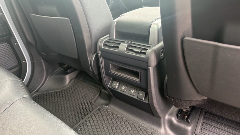 Land Rover Defender 3.0 D250 S 110 5dr Auto Diesel Estate - Image 18