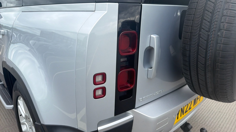 Land Rover Defender 3.0 D250 S 110 5dr Auto Diesel Estate - Image 19
